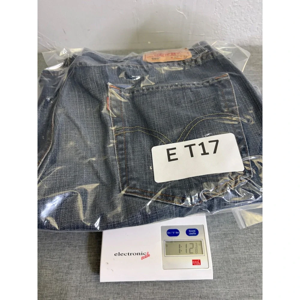 Levis levi 569